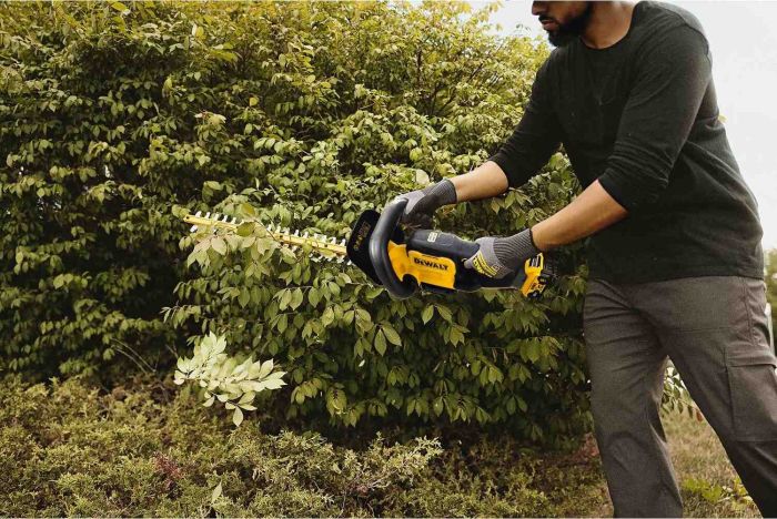 Кущоріз акумуляторний DeWALT DCMHT562N