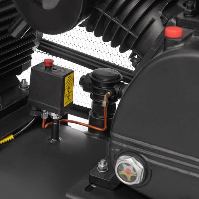 Компрессор 300 л, 11 кВт, 380 В, 10 атм, 1600 л/мин. 3 цилиндра INTERTOOL PT-0050