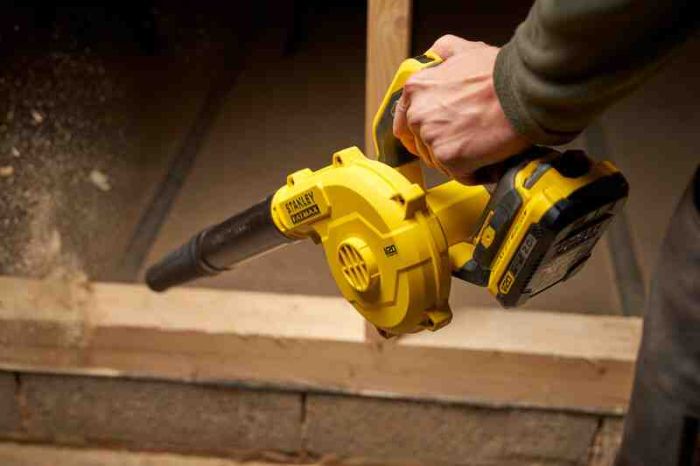 Повітродувка акумуляторна STANLEY FATMAX SFMCBL01B
