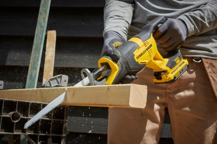 Пила шабельна акумуляторна STANLEY FATMAX SFMCS300B