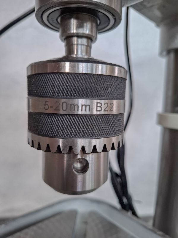 Свердлильний верстат FDB Maschinen Drilling 20 BN