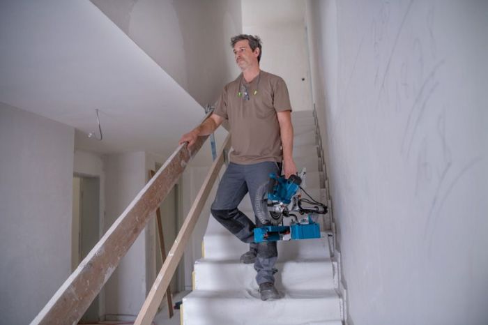 Торцювальна пила Bosch GCM 305-216 D Professional (0601B49000)