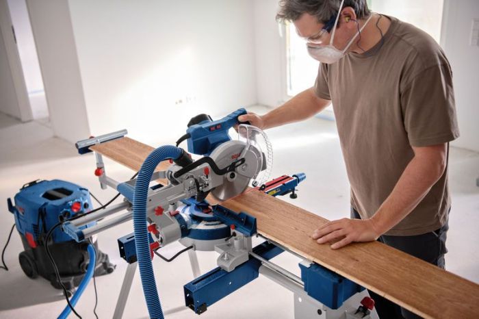 Торцювальна пила Bosch GCM 305-216 D Professional (0601B49000)
