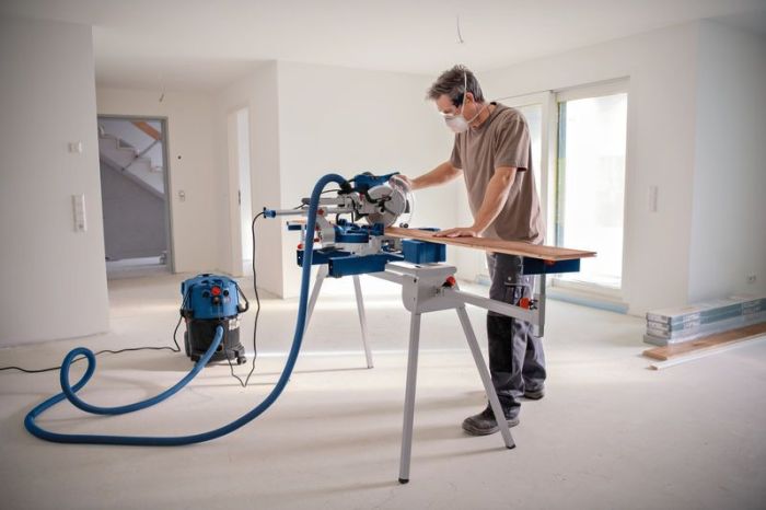 Торцювальна пила Bosch GCM 305-216 D Professional (0601B49000)