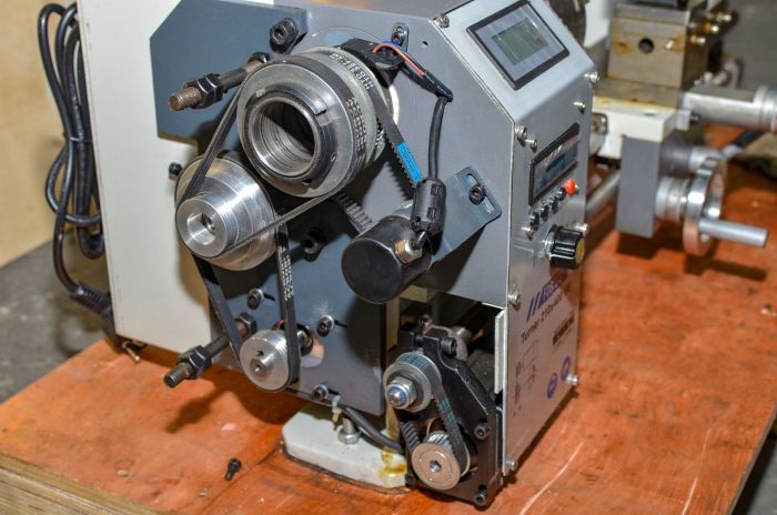 Верстат токарно-гвинторізний FDB Maschinen Turner 210x400 VE