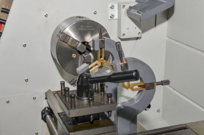 Верстат токарно-гвинторізний FDB Maschinen Turner 300x750 WE-DPA