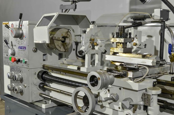 Верстат токарно-гвинторізний FDB Maschinen Turner 360x1000WM (DPA)