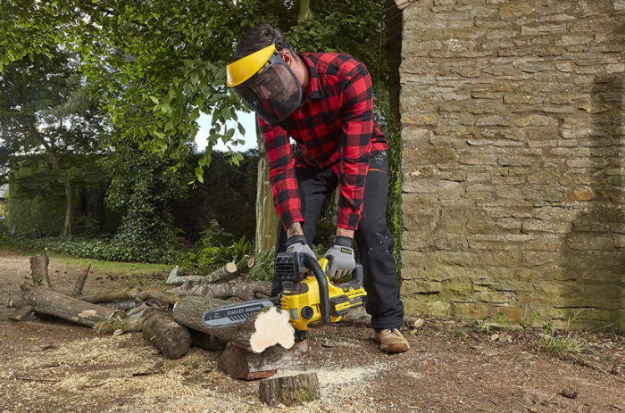 Акумуляторний набір STANLEY FATMAX V20: Ланцюгова пила SFMCCS630 та Потужний тример SFMCST933