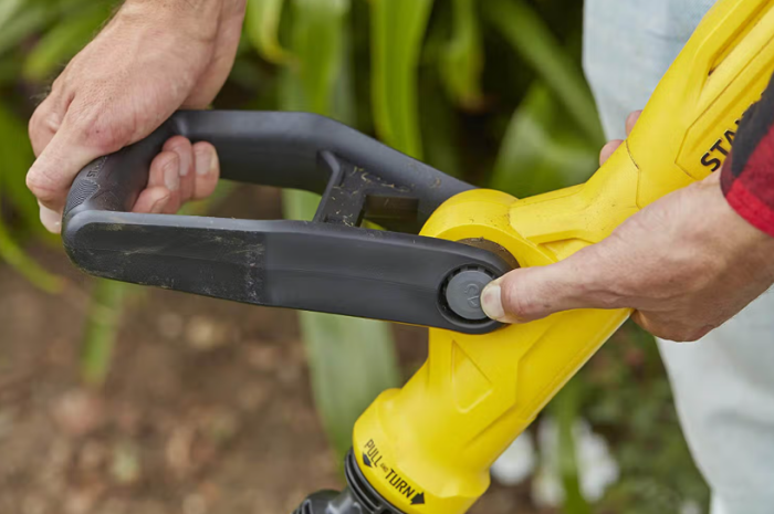 Акумуляторний набір STANLEY FATMAX V20: Ланцюгова пила SFMCCS630 та Потужний тример SFMCST933