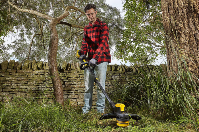 Акумуляторний набір STANLEY FATMAX V20: Безщіткова газонокосарка SFMCMW2651 та Професійний тример SFMCSTB933 + 2 АКБ 4 А+ЗП